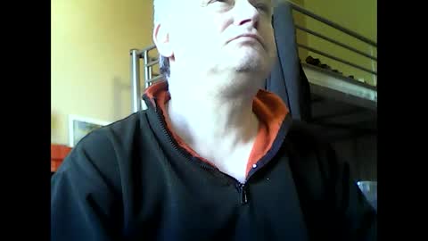 Snapshot of englishguysurrey chatting on October 2025 09:02:02 AM englishguysurrey online show from October 2025 09:02:02 AM