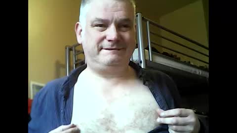 Snapshot of englishguysurrey chatting on November 2025 10:26:01 AM englishguysurrey online show from November 2025 10:26:01 AM