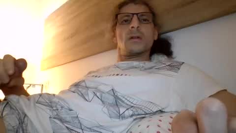 Snapshot of enri222 chatting on February 2025 12:32:01 AM rineking online show from February 2025 12:32:01 AM