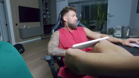 Erik online show from December 2024 08:34:01 PM