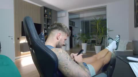 Erik online show from December 2024 06:24:02 PM