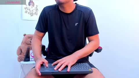 Snapshot of enrique_villa23 chatting on January 2025 12:37:01 PM enrique online show from January 2025 12:37:01 PM