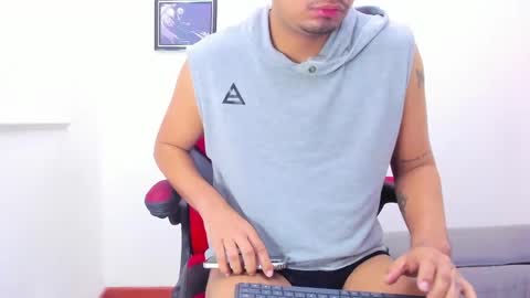 Snapshot of enrique_villa23 chatting on March 2025 12:34:01 PM enrique online show from March 2025 12:34:01 PM