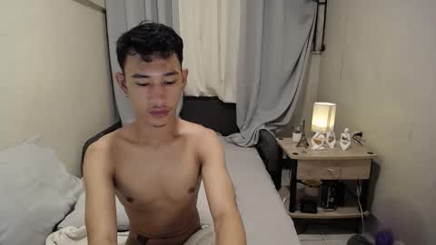 Snapshot of enzinoxx2024 chatting on September 2025 04:01:01 PM enzo online show from September 2025 04:01:01 PM