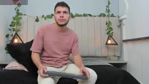 Snapshot of enzo_rivas chatting on November 2025 03:23:02 PM ENZO online show from November 2025 03:23:02 PM