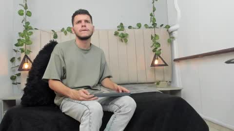 Snapshot of enzo_rivas chatting on November 2025 02:27:02 PM ENZO online show from November 2025 02:27:02 PM