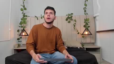 Snapshot of enzo_rivas chatting on November 2025 02:39:01 PM ENZO online show from November 2025 02:39:01 PM