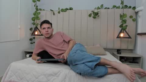 Snapshot of enzo_rivas chatting on November 2025 02:42:01 PM ENZO online show from November 2025 02:42:01 PM