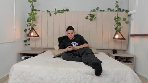 Snapshot of enzo_rivas chatting on November 2025 03:26:02 PM ENZO online show from November 2025 03:26:02 PM