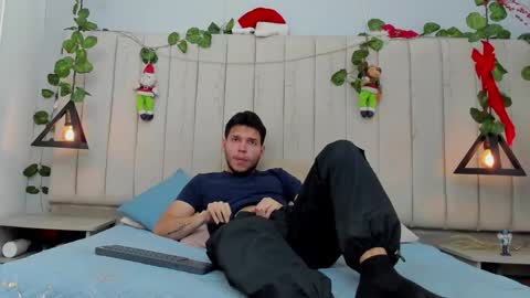 Snapshot of enzo_rivas chatting on December 2025 03:05:01 PM ENZO online show from December 2025 03:05:01 PM