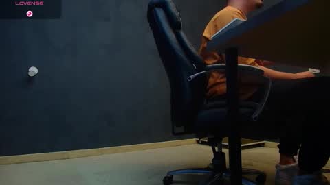 EnzoRace online show from October 2025 04:35:02 AM