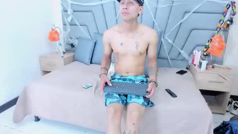 erack_and_emmy online show from November 2025 04:04:01 AM