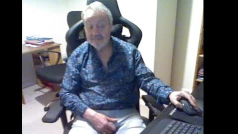 erasmus_d online show from December 2024 06:15:01 PM