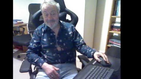 erasmus_d online show from December 2024 06:34:01 PM