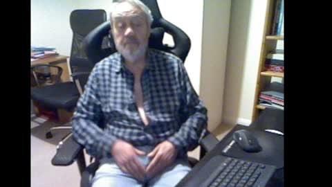 erasmus_d online show from December 2024 06:27:01 PM