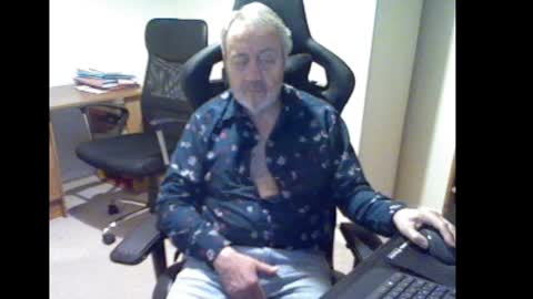 erasmus_d online show from December 2024 06:13:01 PM