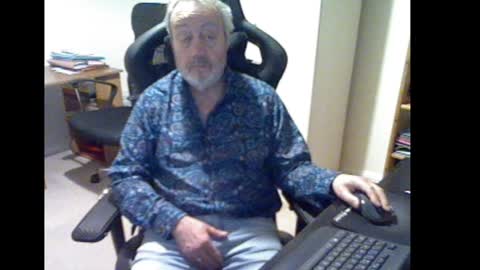 erasmus_d online show from January 2025 06:05:01 PM