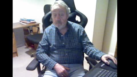erasmus_d online show from January 2025 06:09:02 PM