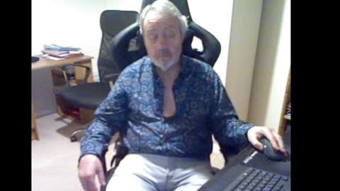 erasmus_d online show from February 2025 05:59:01 PM