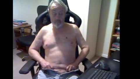 erasmus_d online show from February 2025 06:24:02 PM
