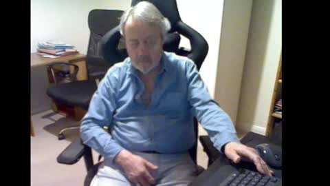 erasmus_d online show from February 2025 06:19:01 PM