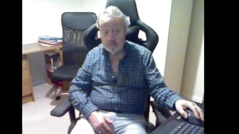 erasmus_d online show from February 2025 07:05:01 PM
