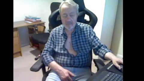 erasmus_d online show from March 2025 06:01:02 PM