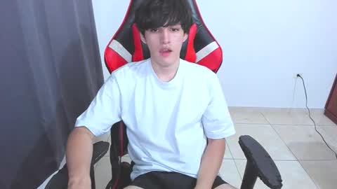 Snapshot of eren_tatakae chatting on October 2025 02:01:02 AM eren_tatakae online show from October 2025 02:01:02 AM