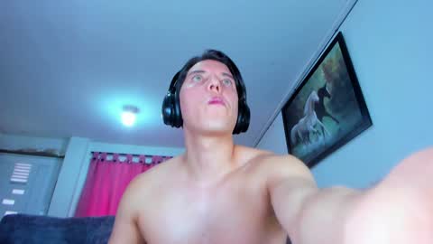 eric_twink18 online show from December 2024 04:47:01 PM