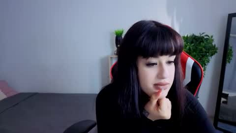 Snapshot of erica_peach chatting on October 2025 02:47:02 PM Erika online show from October 2025 02:47:02 PM