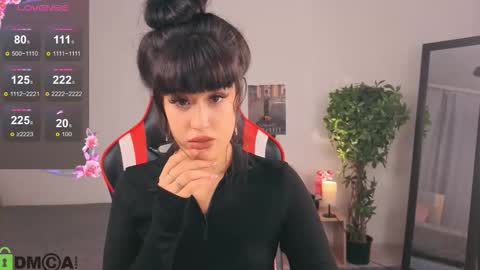 Snapshot of erica_peach chatting on October 2025 03:01:02 PM Erika online show from October 2025 03:01:02 PM