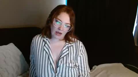 Erinlove online show from November 2025 05:24:01 PM