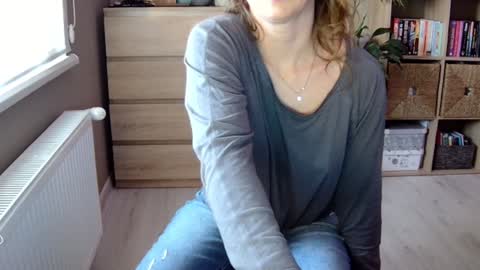Melissa   online show from December 2024 12:45:02 PM