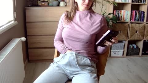 Melissa   online show from December 2024 12:16:01 PM