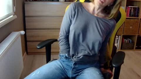 Melissa   online show from February 2025 08:57:01 PM