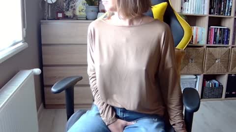 Melissa   online show from February 2025 09:46:02 AM