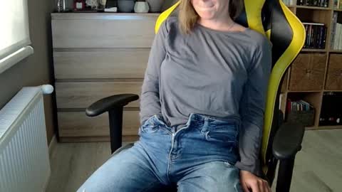 Melissa   online show from February 2025 05:41:02 PM