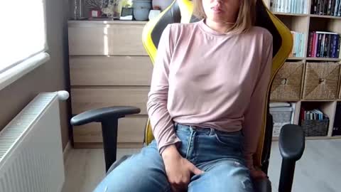 Melissa   online show from February 2025 12:44:02 PM