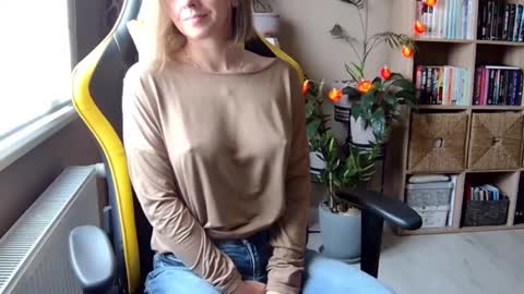 Melissa   online show from February 2025 08:10:01 AM