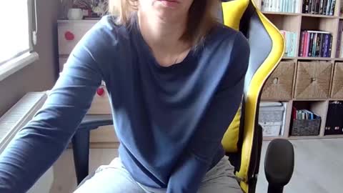 Melissa   online show from February 2025 10:10:01 AM