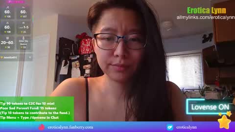 Snapshot of eroticalynn chatting on March 2025 06:44:02 PM Lynn online show from March 2025 06:44:02 PM