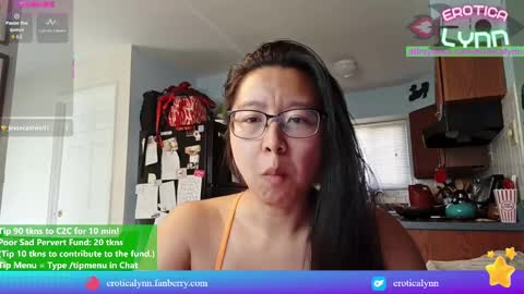 Snapshot of eroticalynn chatting on October 2025 07:11:01 PM Lynn online show from October 2025 07:11:01 PM