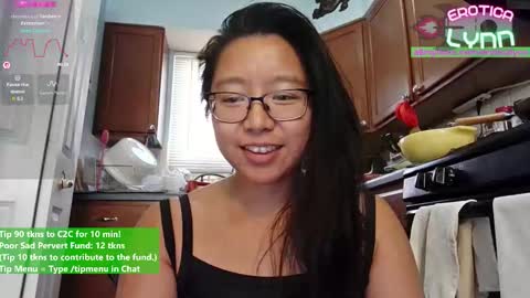 Snapshot of eroticalynn chatting on October 2025 07:12:01 PM Lynn online show from October 2025 07:12:01 PM