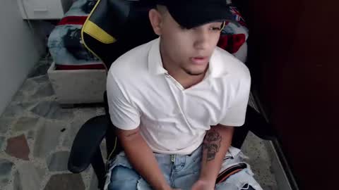 eskayler_ online show from September 2025 06:52:02 PM