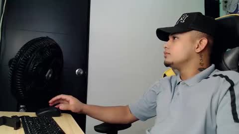 eskayler_ online show from September 2025 07:17:02 PM