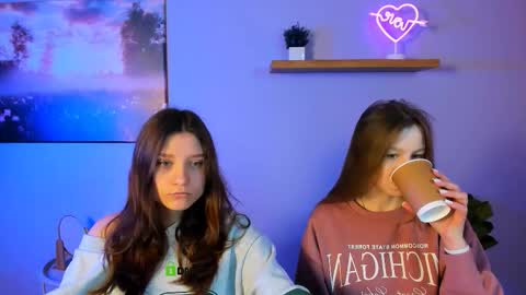 esme_moore_ online show from October 2025 08:22:01 AM