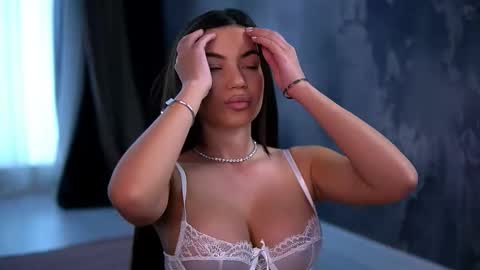 Esme online show from September 2025 08:50:02 AM