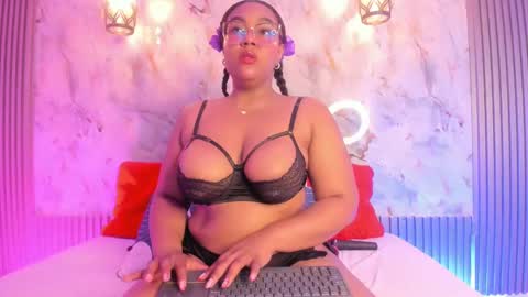 esmeralda online show from February 2025 09:09:02 AM