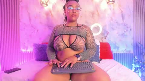 esmeralda online show from February 2025 12:29:02 PM