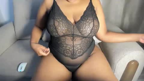 Snapshot of esmeray_ chatting on October 2025 11:36:01 PM Esme online show from October 2025 11:36:01 PM